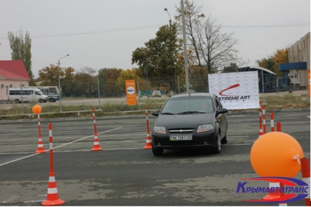 В преддверии Дня автомобилиста «Крымавтотранс» принял участие в мероприятии «Леди драйв»